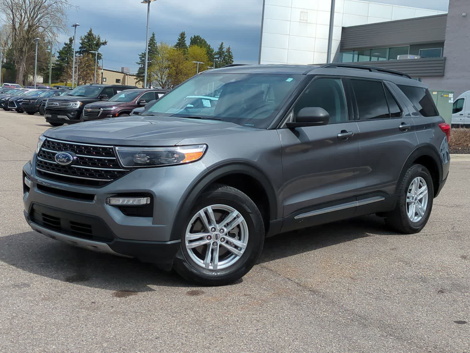 Used 2024 Ford Explorer XLT w/ Equipment Group 202A AWD/4WD image 1