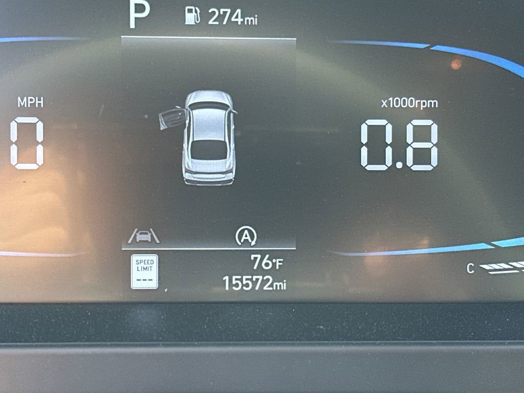 Used 2025 Hyundai Elantra SE image 27