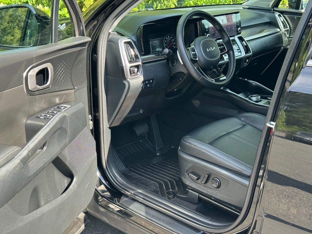 Used 2023 Kia Sorento EX AWD/4WD image 6