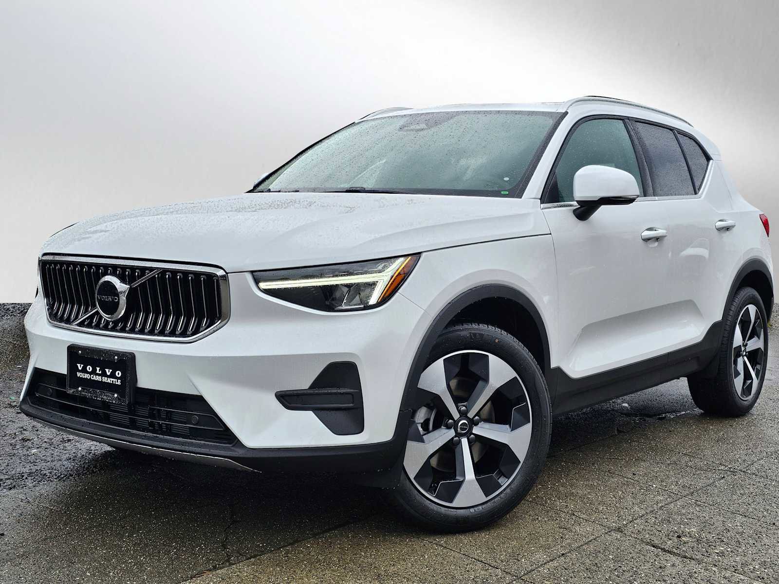 New 2025 Volvo XC40 B5 Core w/ Protection Package Premier image 3
