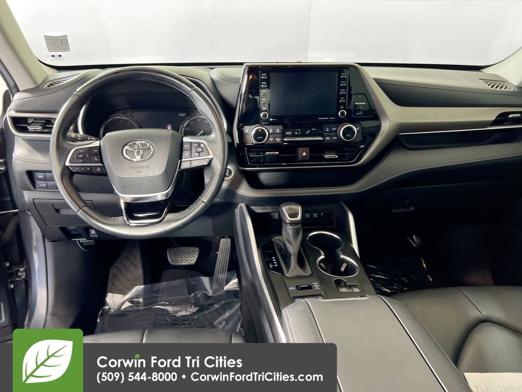 Used 2020 Toyota Highlander XLE AWD/4WD image 28