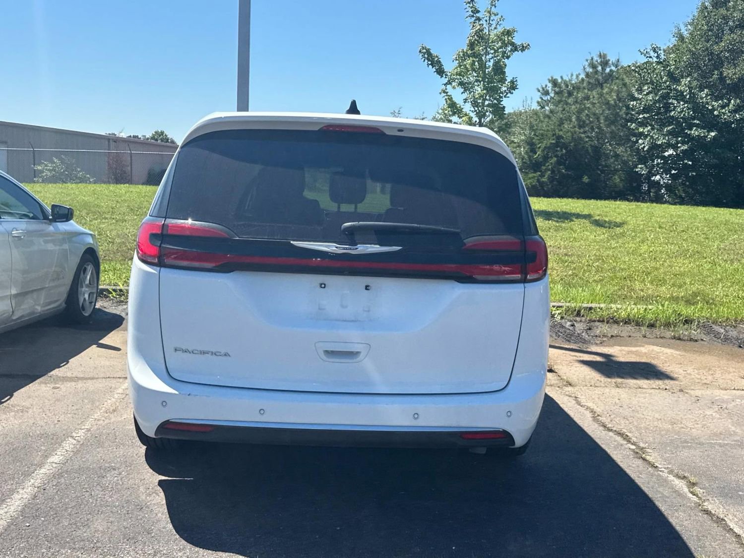 Used 2024 Chrysler Pacifica Touring-L FWD image 6