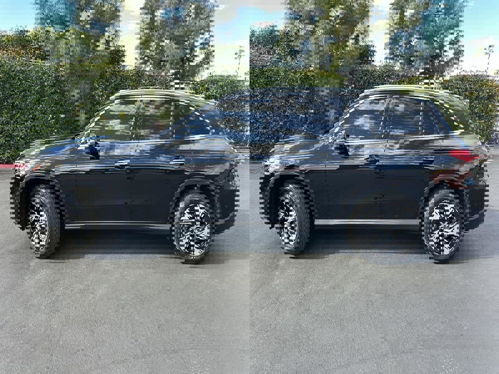 Used 2024 Mercedes-Benz GLC 300 image 3