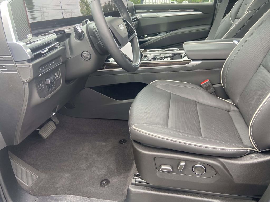 Certified 2025 Cadillac Escalade ESV Premium Luxury w/ LPO, Radiant Package AWD/4WD image 21