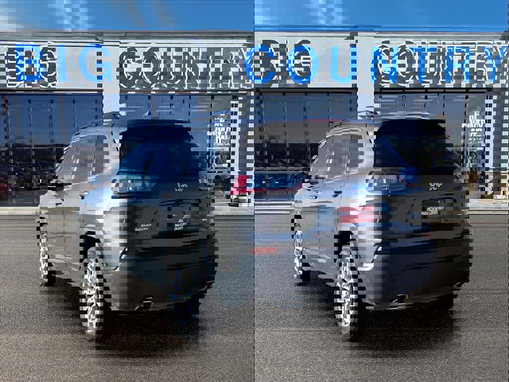 Used 2022 Jeep Cherokee Latitude Lux image 3