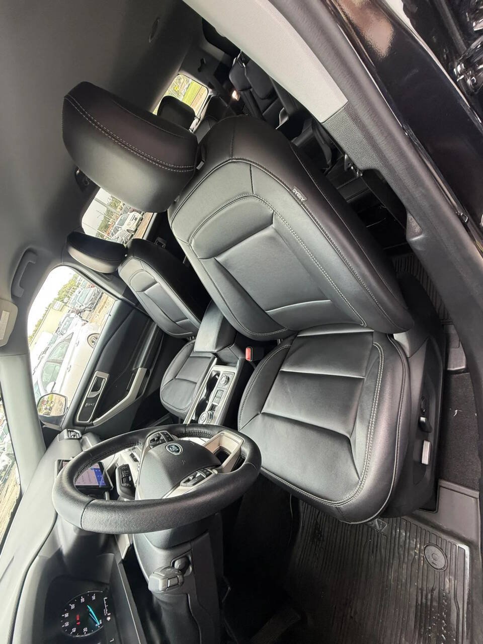 Used 2023 Ford Explorer XLT w/ Equipment Group 202A AWD/4WD image 16