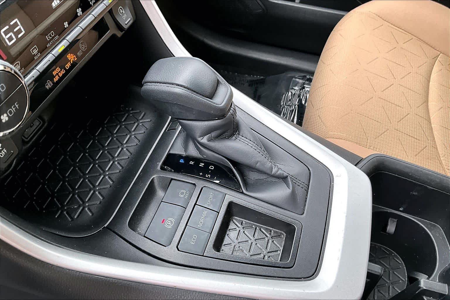Used 2023 Toyota RAV4 XLE w/ Convenience Package FWD image 17