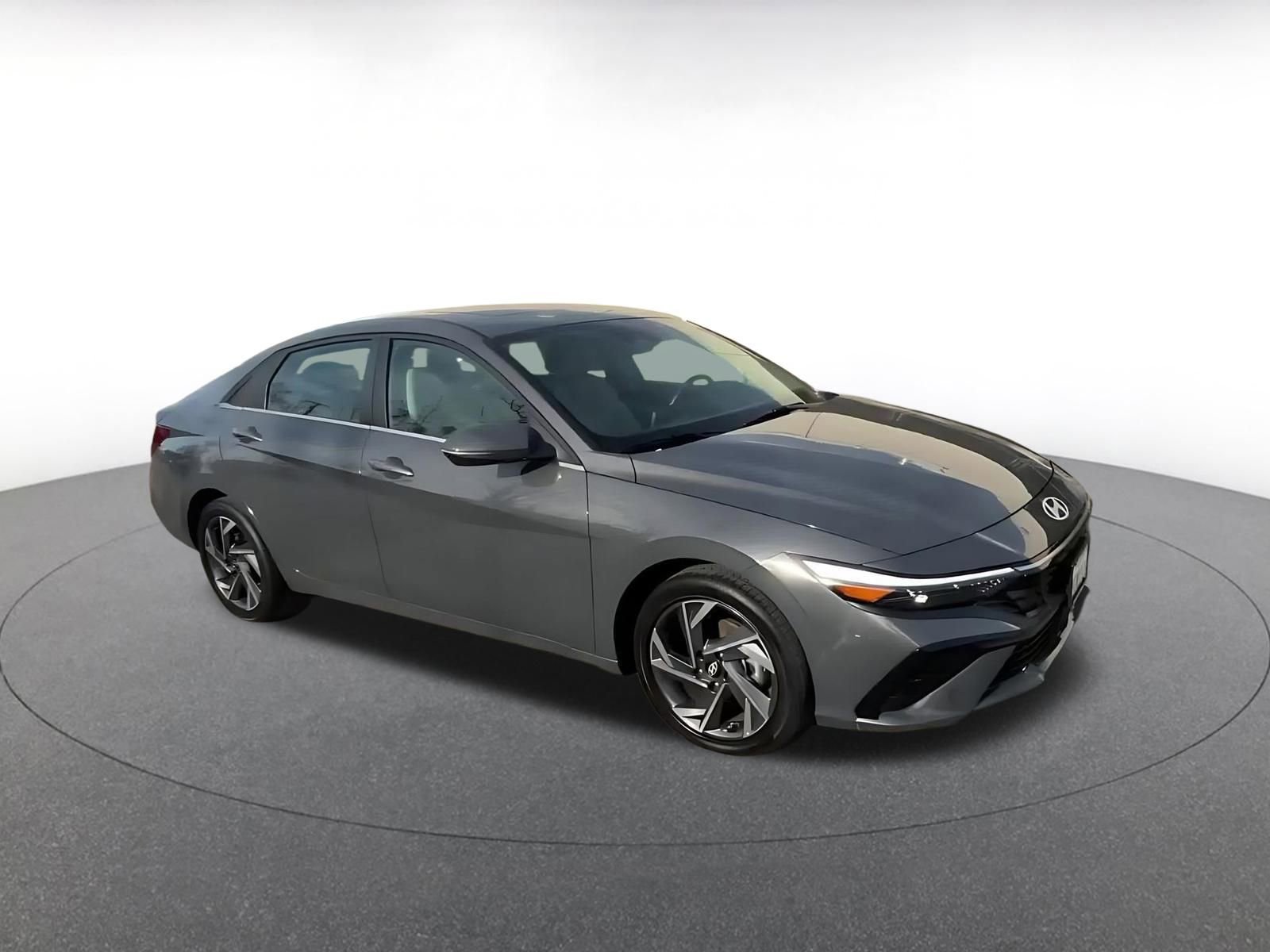 Used 2025 Hyundai Elantra Limited image 2