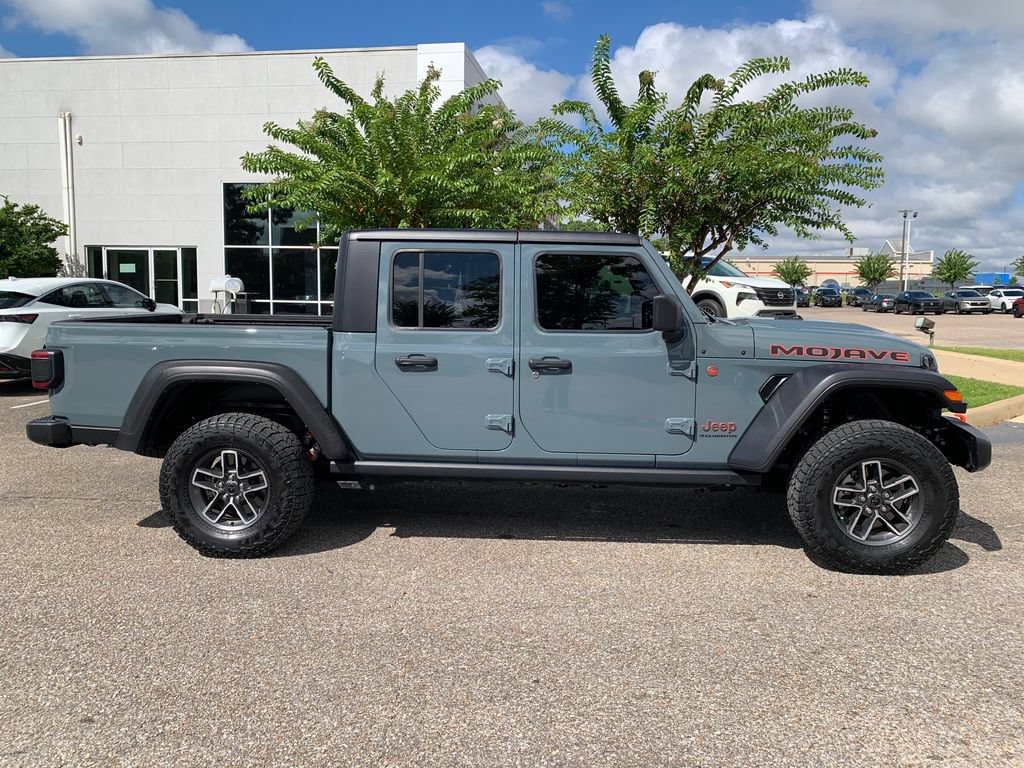 Used 2024 Jeep Gladiator Mojave w/ Convenience Group AWD/4WD image 2