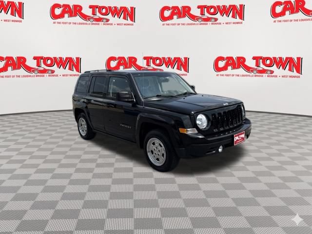 Used 2017 Jeep Patriot Sport w/ Power Value Group FWD image 2