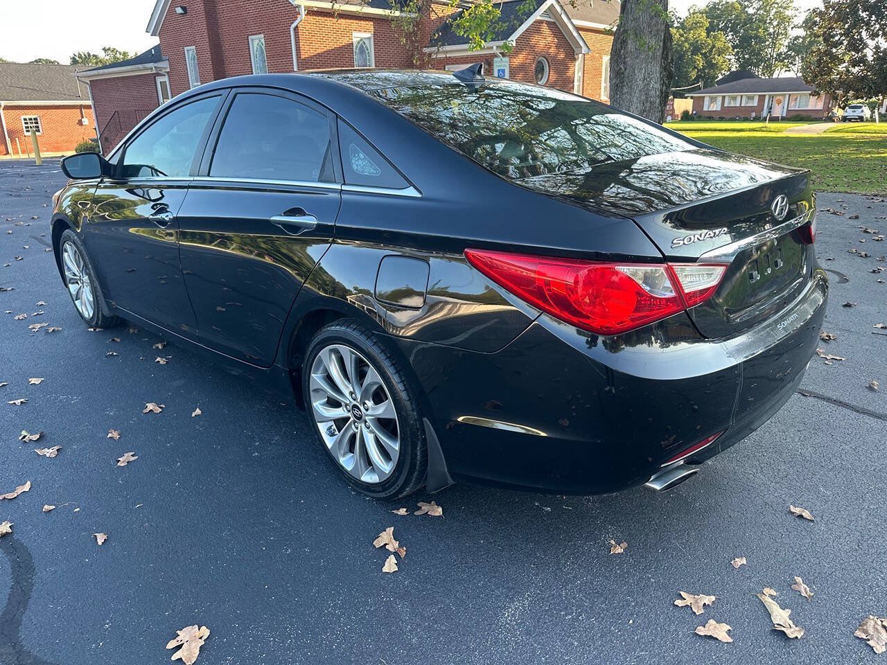 Used 2013 Hyundai Sonata SE w/ Navigation & Sunroof Pkg FWD image 8