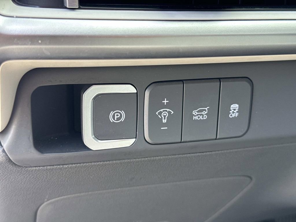 Used 2025 Hyundai Santa Fe SEL image 17