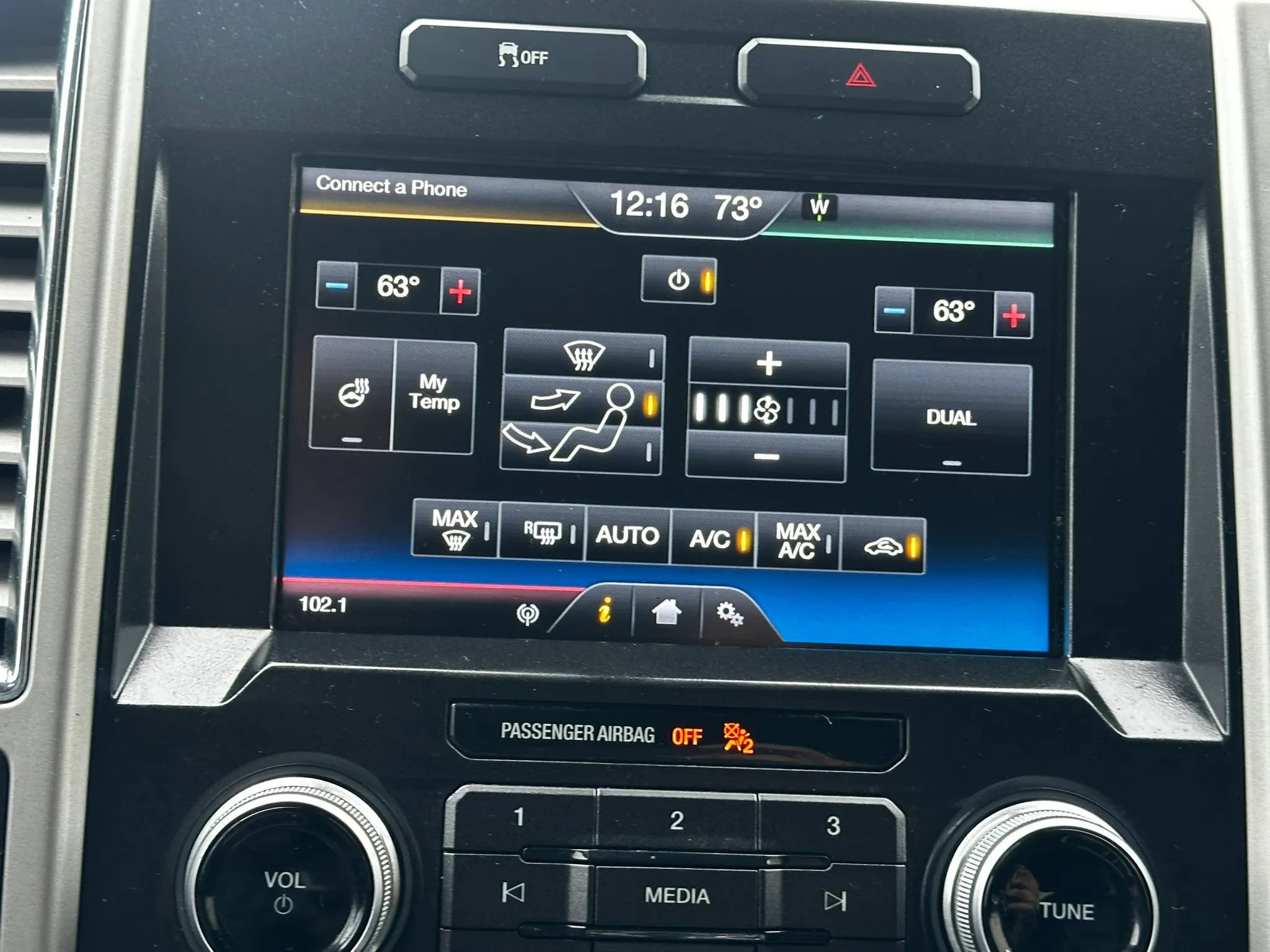Used 2015 Ford F150 Lariat w/ Equipment Group 502A Luxury AWD/4WD image 25