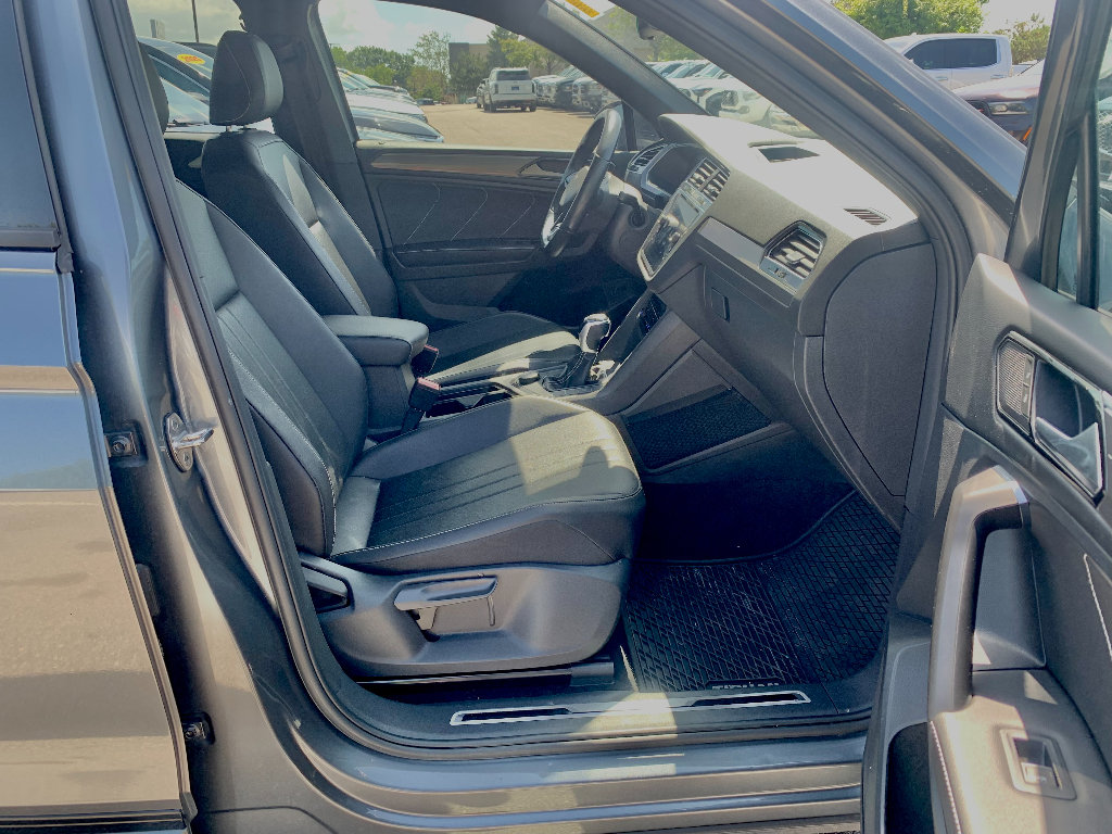 Used 2022 Volkswagen Tiguan SE R-Line AWD/4WD image 19
