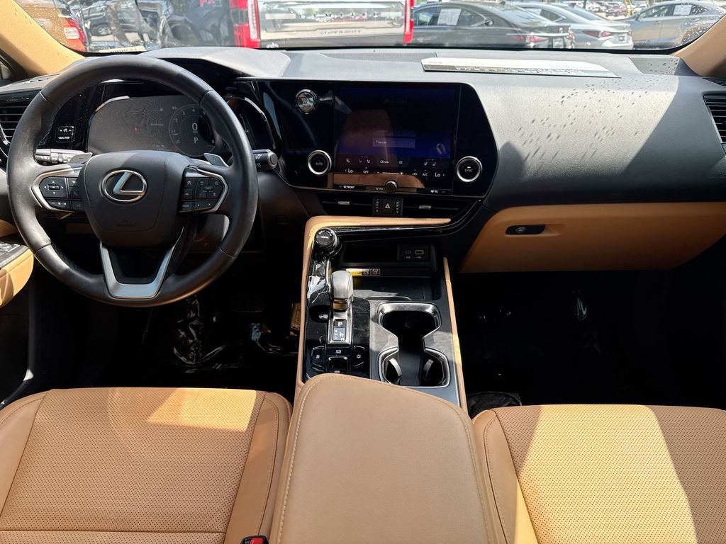 Used 2025 Lexus NX 250 FWD w/ Towing Package (2000 Lbs) image 24