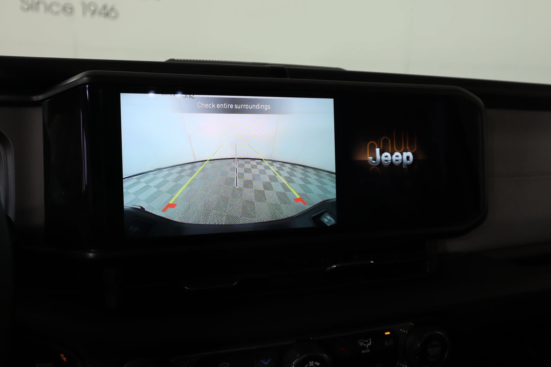 Used 2025 Jeep Gladiator Mojave AWD/4WD image 6