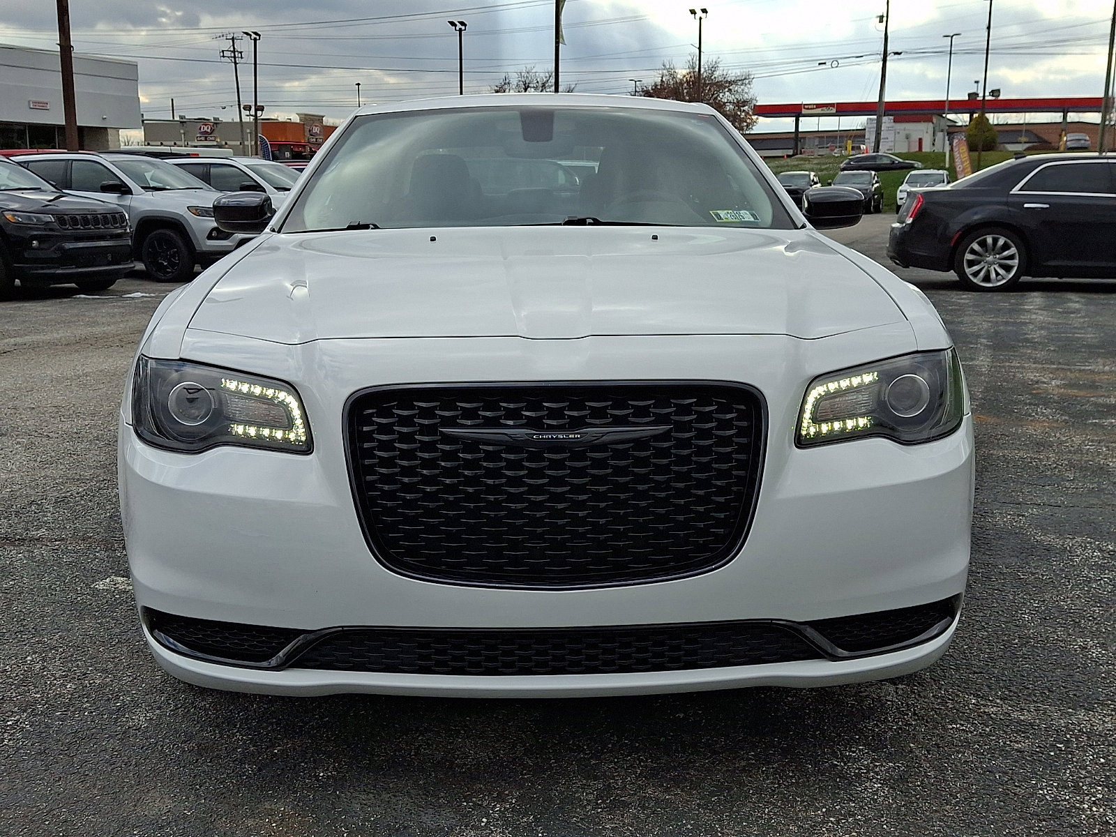 Used 2023 Chrysler 300 Touring w/ Sport Appearance Package image 3