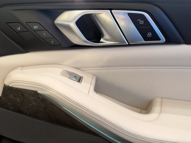 Certified 2023 BMW ALPINA XB7 AWD/4WD image 24