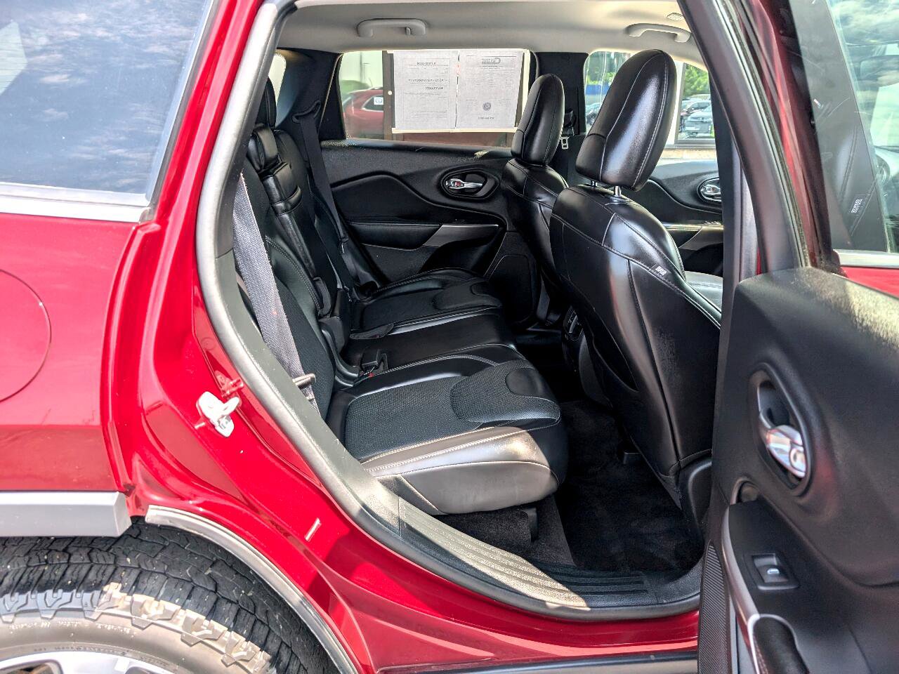 Used 2019 Jeep Cherokee Limited w/ Luxury Group image 12