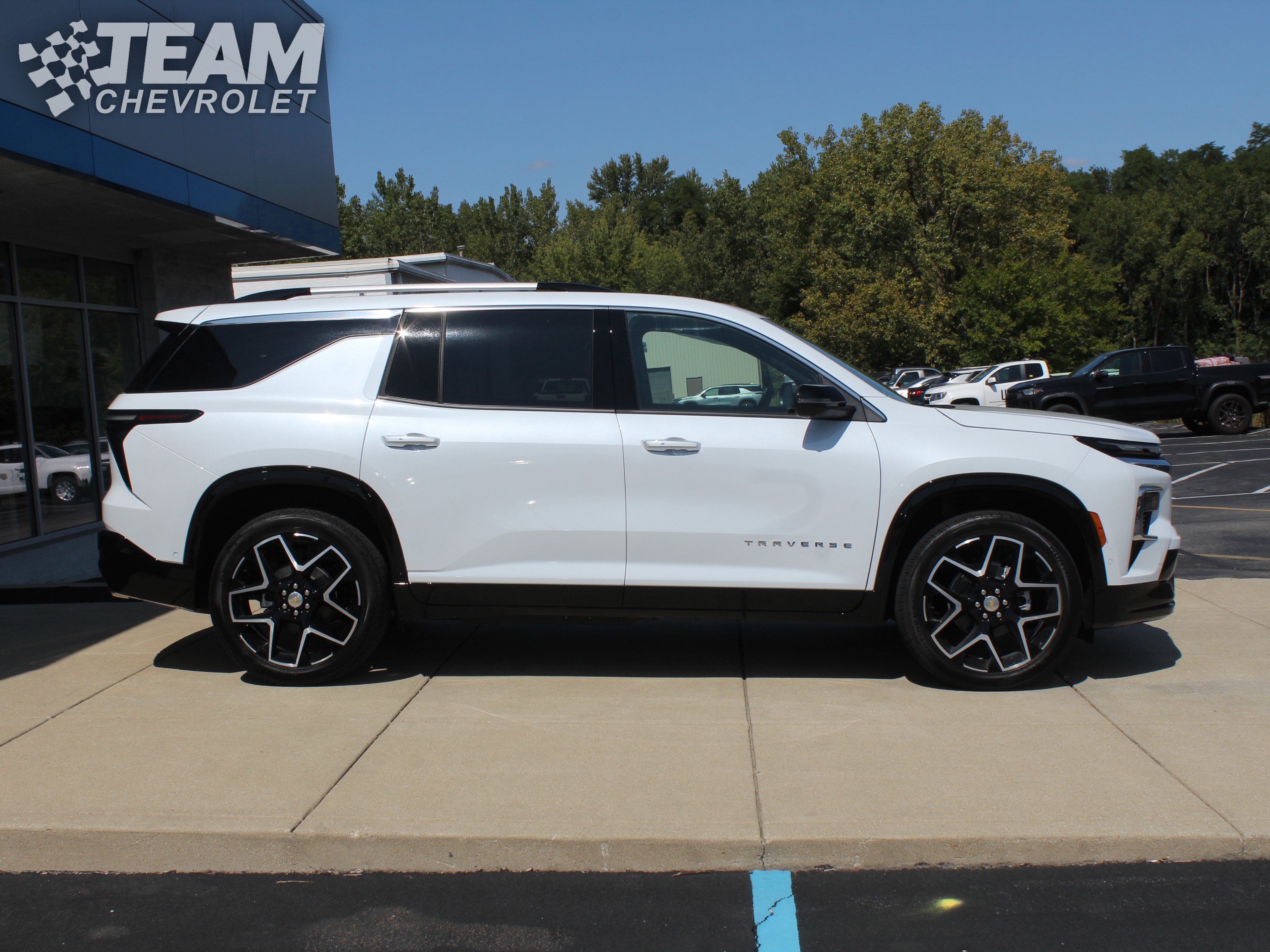 New 2026 Chevrolet Traverse High Country w/ LPO, Floor Liner Package image 3