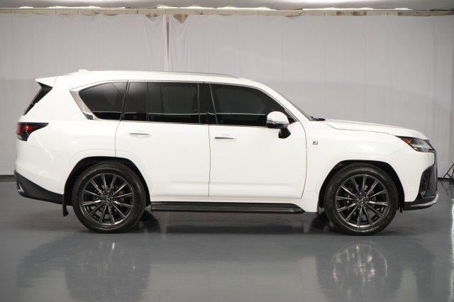 Used 2025 Lexus LX 700h F Sport image 10