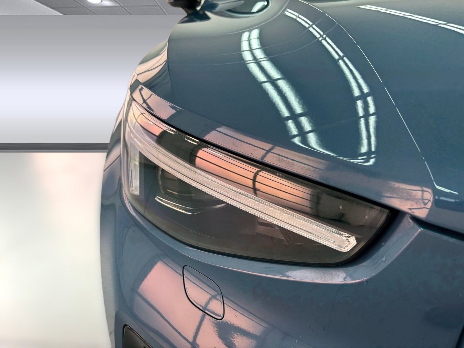 Used 2024 Volvo XC40 Recharge Ultimate w/ Protection Package Premier image 10