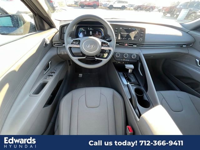 New 2025 Hyundai Elantra SE image 14