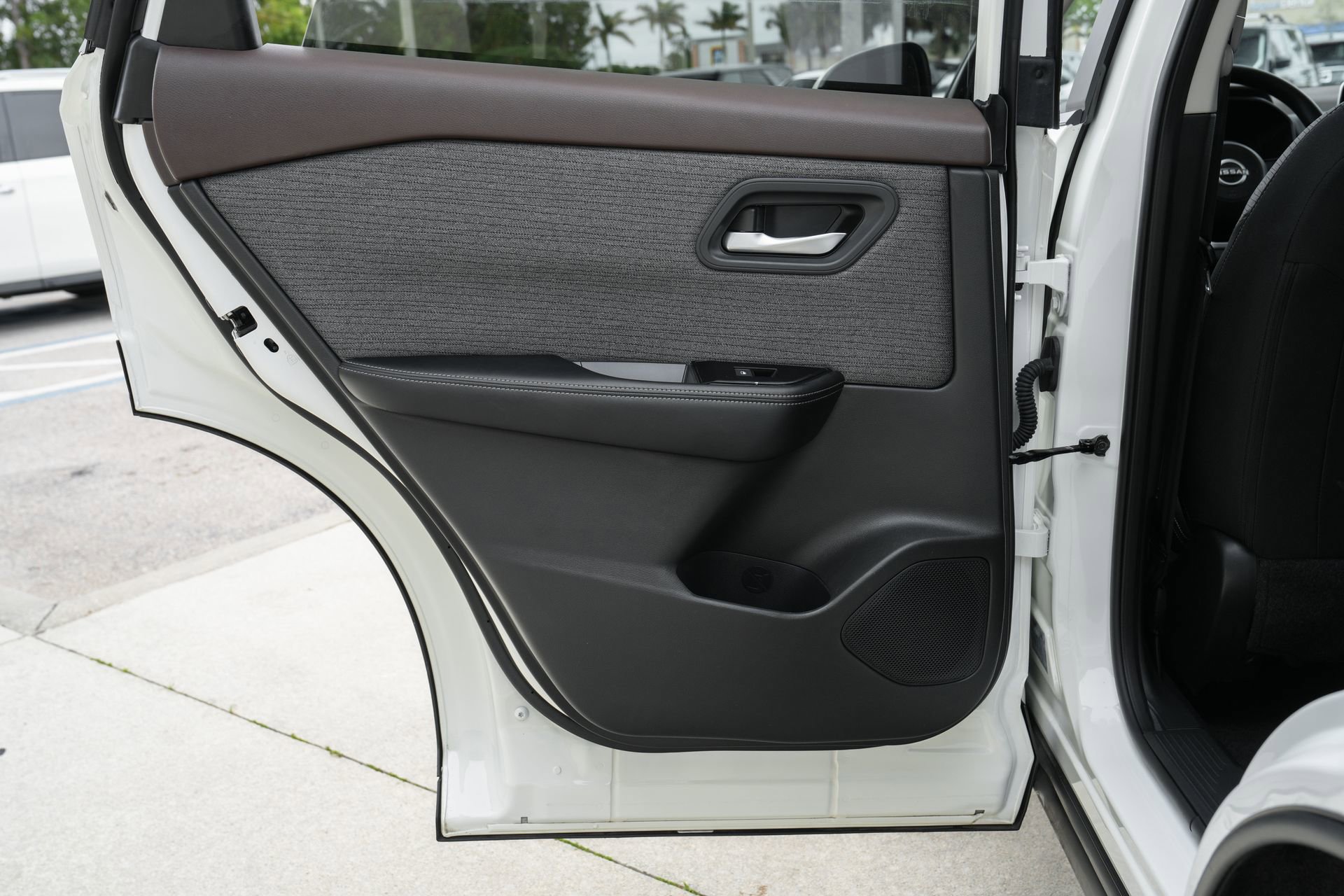 Used 2023 Nissan Rogue SV image 31