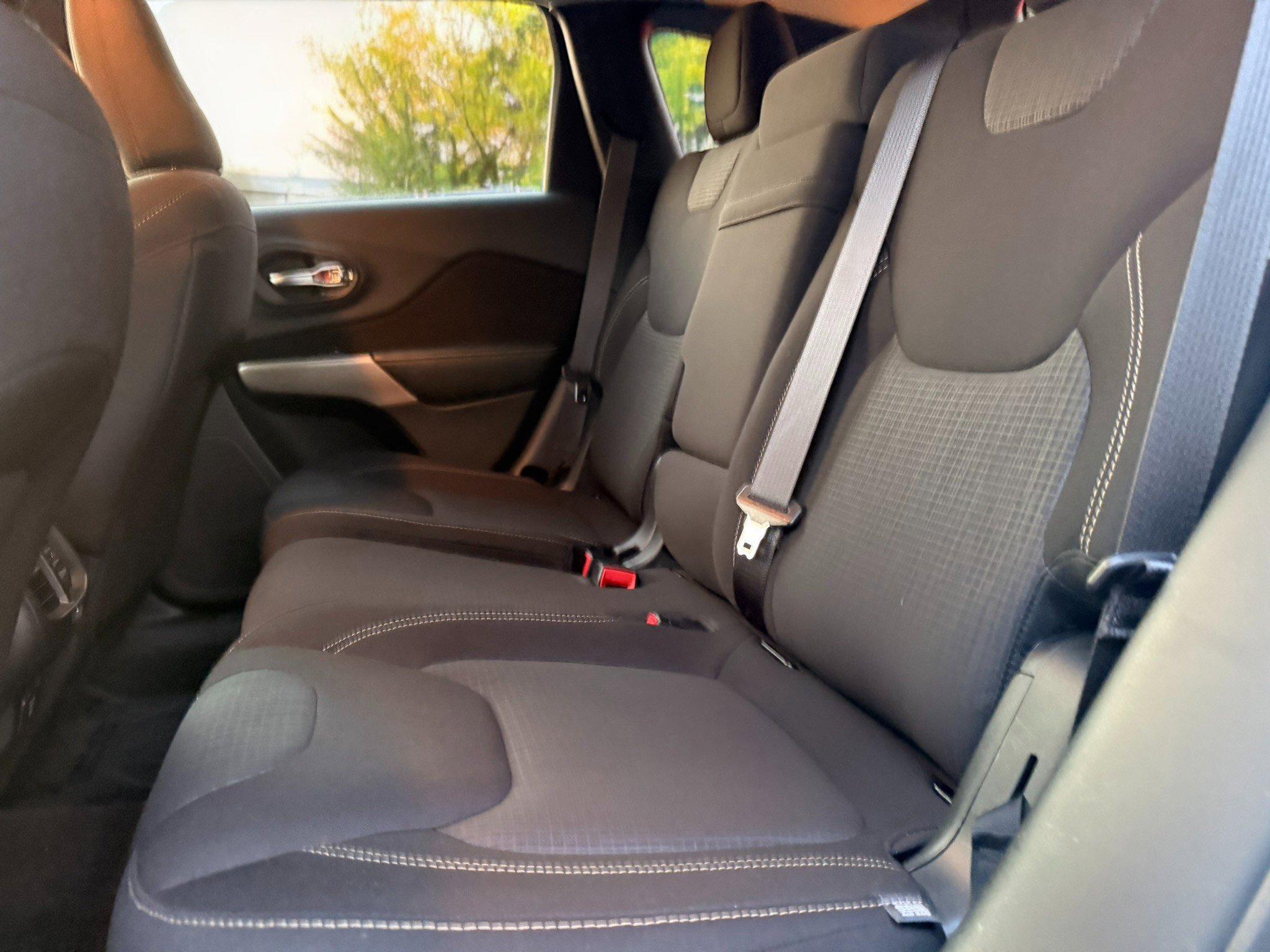 Used 2017 Jeep Cherokee Latitude w/ Cold Weather Group image 16