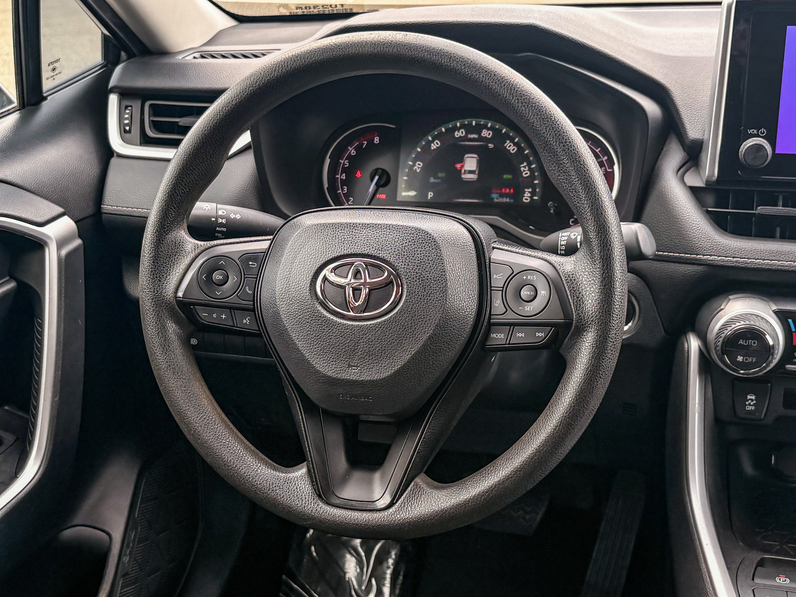 Used 2023 Toyota RAV4 XLE w/ Convenience Package FWD image 14