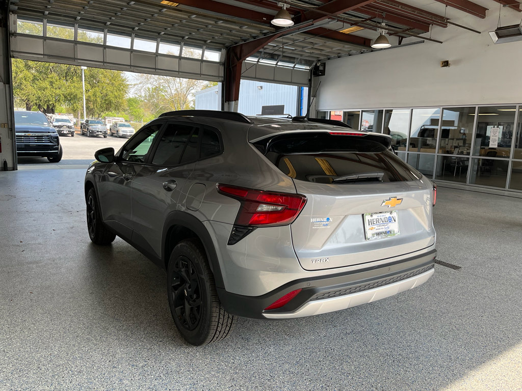 Used 2025 Chevrolet Trax LT w/ Driver Confidence Package FWD image 6