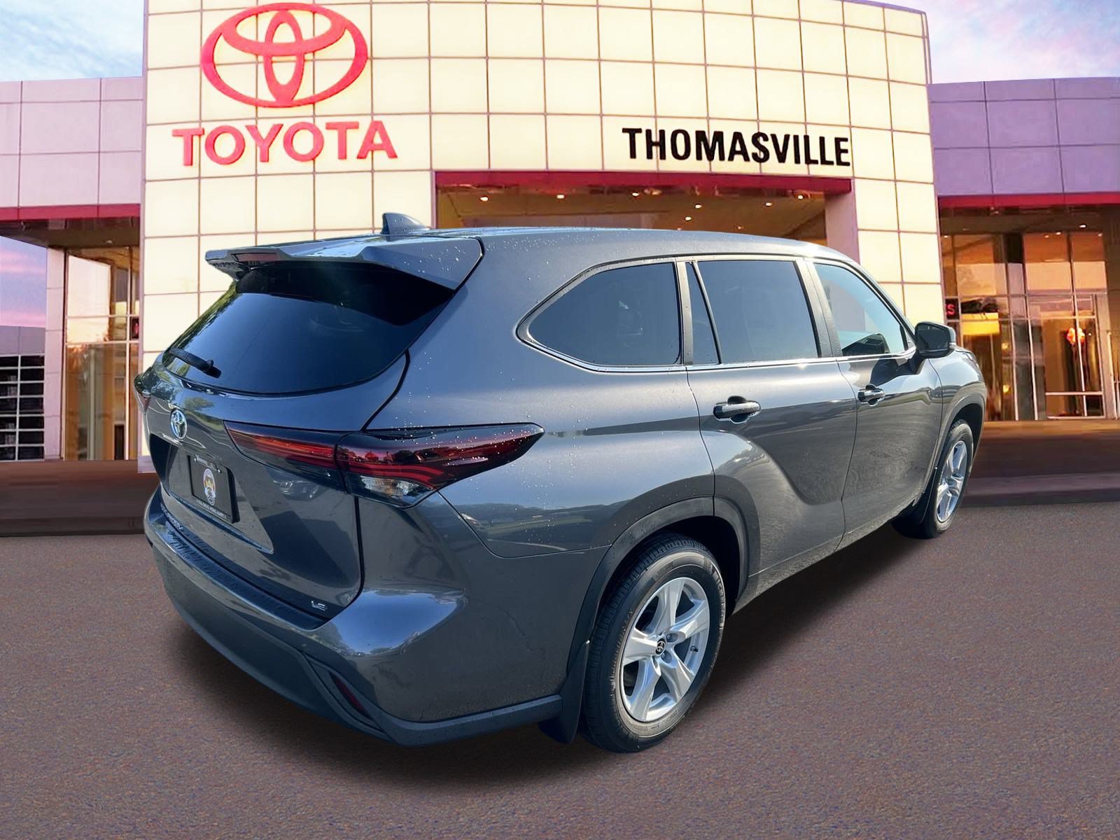 New 2024 Toyota Highlander LE FWD image 5