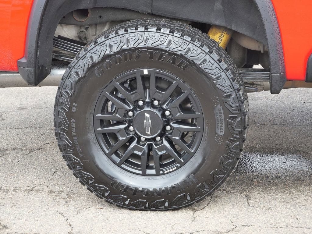 Used 2025 Chevrolet Silverado 2500 ZR2 w/ Technology Package AWD/4WD image 12