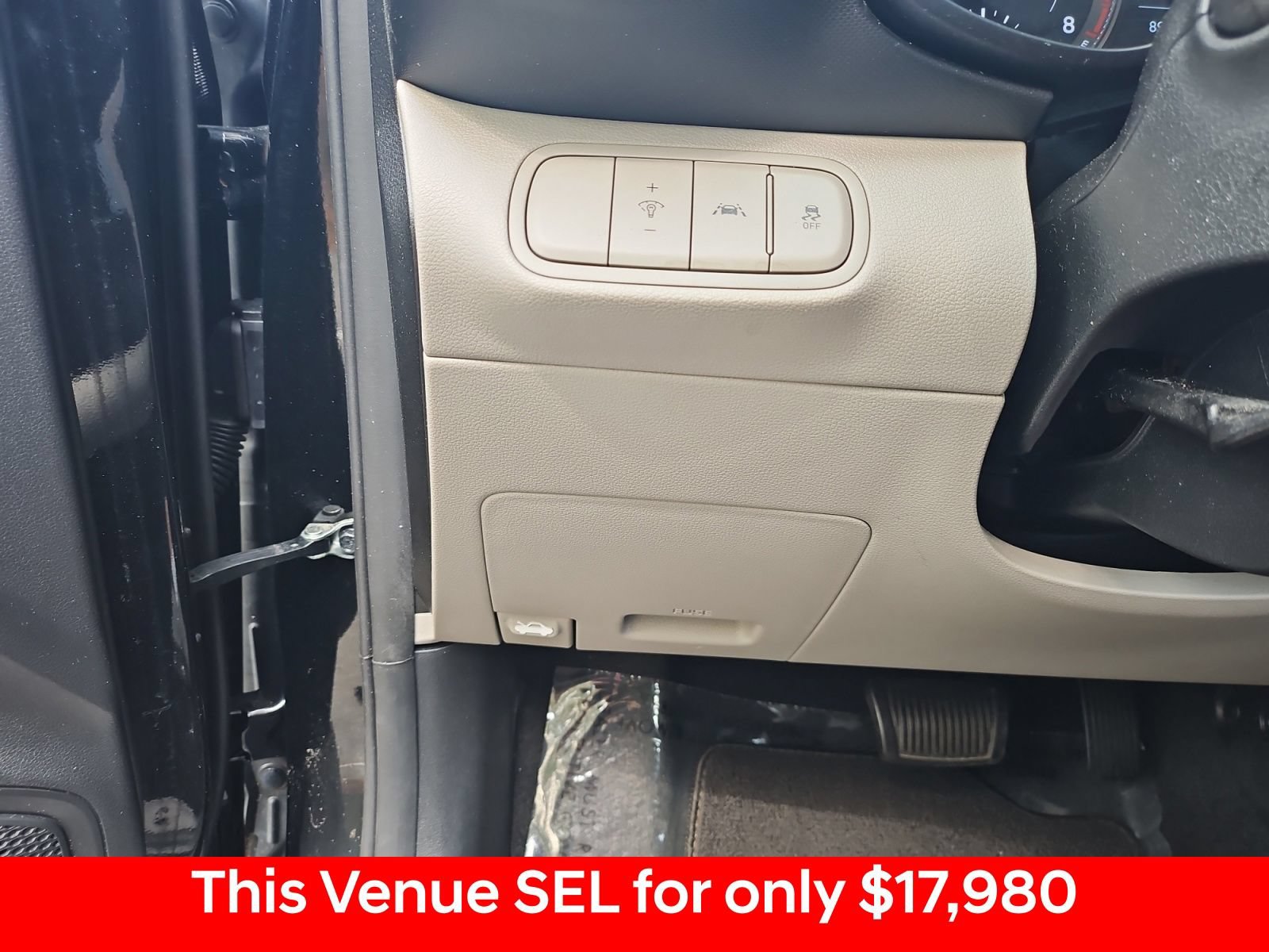Used 2022 Hyundai Venue SEL FWD image 25