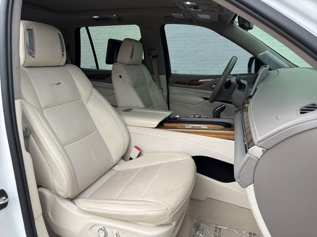 Used 2022 Cadillac Escalade Premium Luxury Platinum w/ Heavy-Duty Trailer Package image 14
