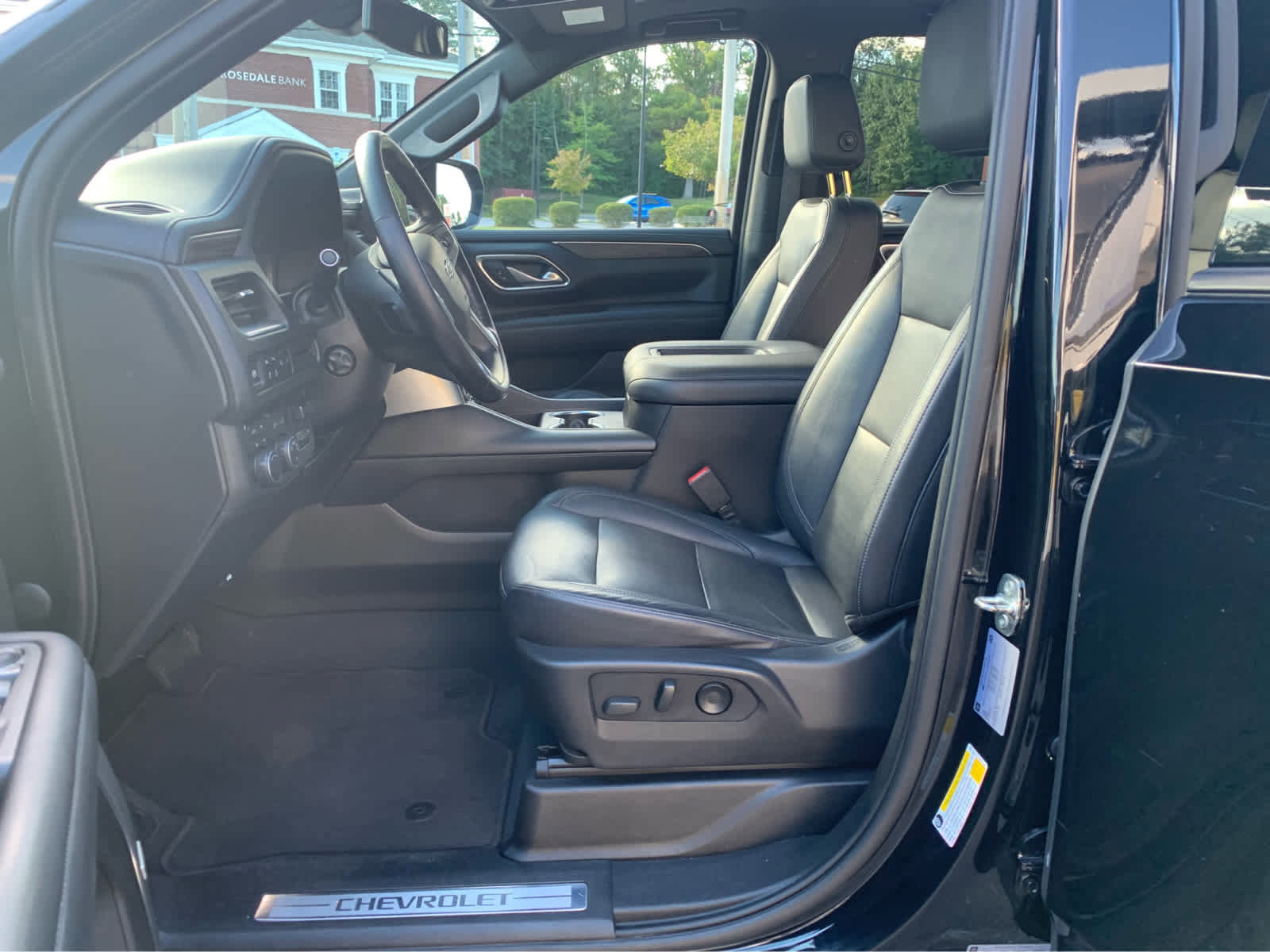 Used 2021 Chevrolet Tahoe Z71 w/ Z71 Signature Package image 11