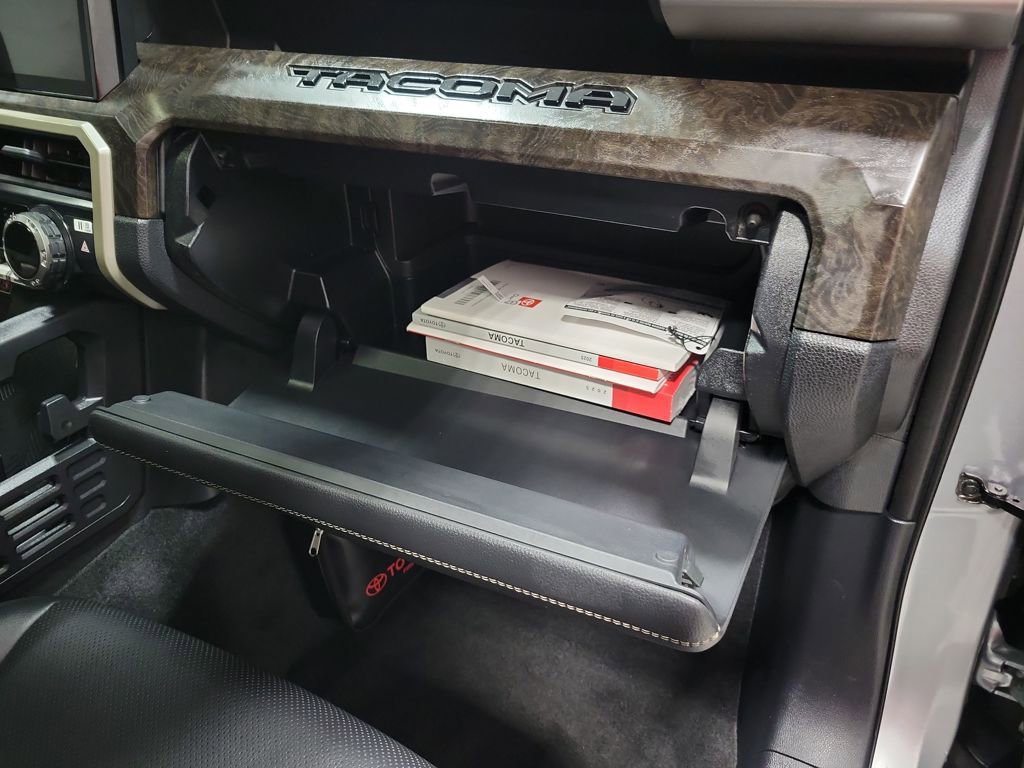 Used 2025 Toyota Tacoma Limited image 29