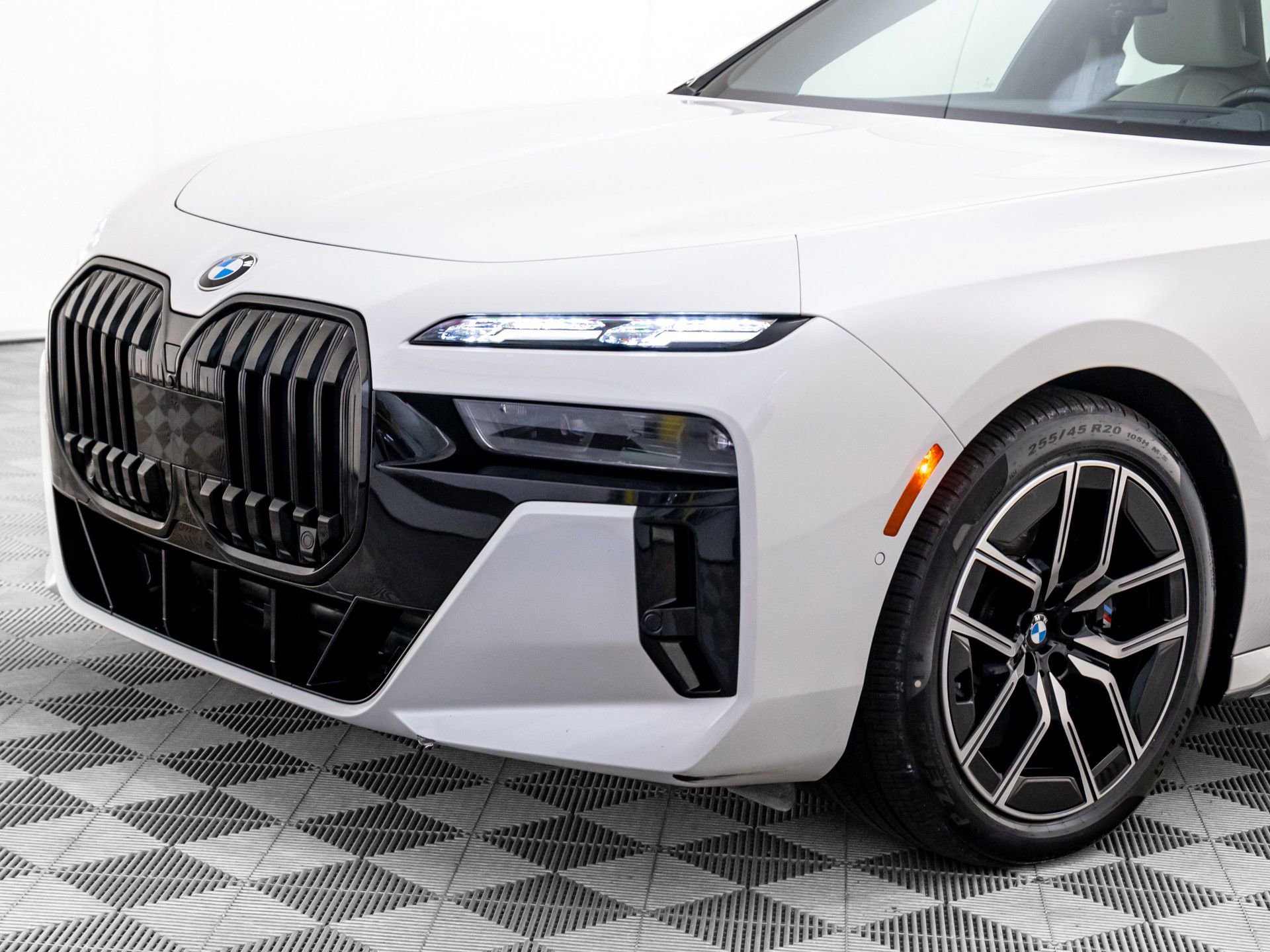 Certified 2024 BMW 760i xDrive image 37