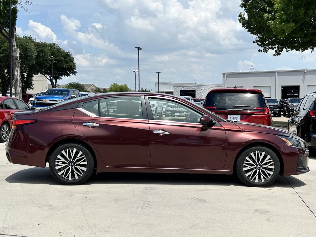 Used 2023 Nissan Altima 2.5 SV FWD image 3