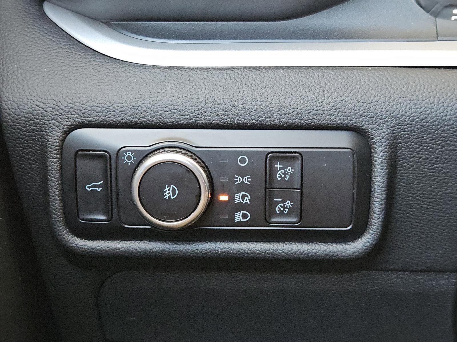 Used 2023 Ford Explorer XLT w/ Equipment Group 202A image 17