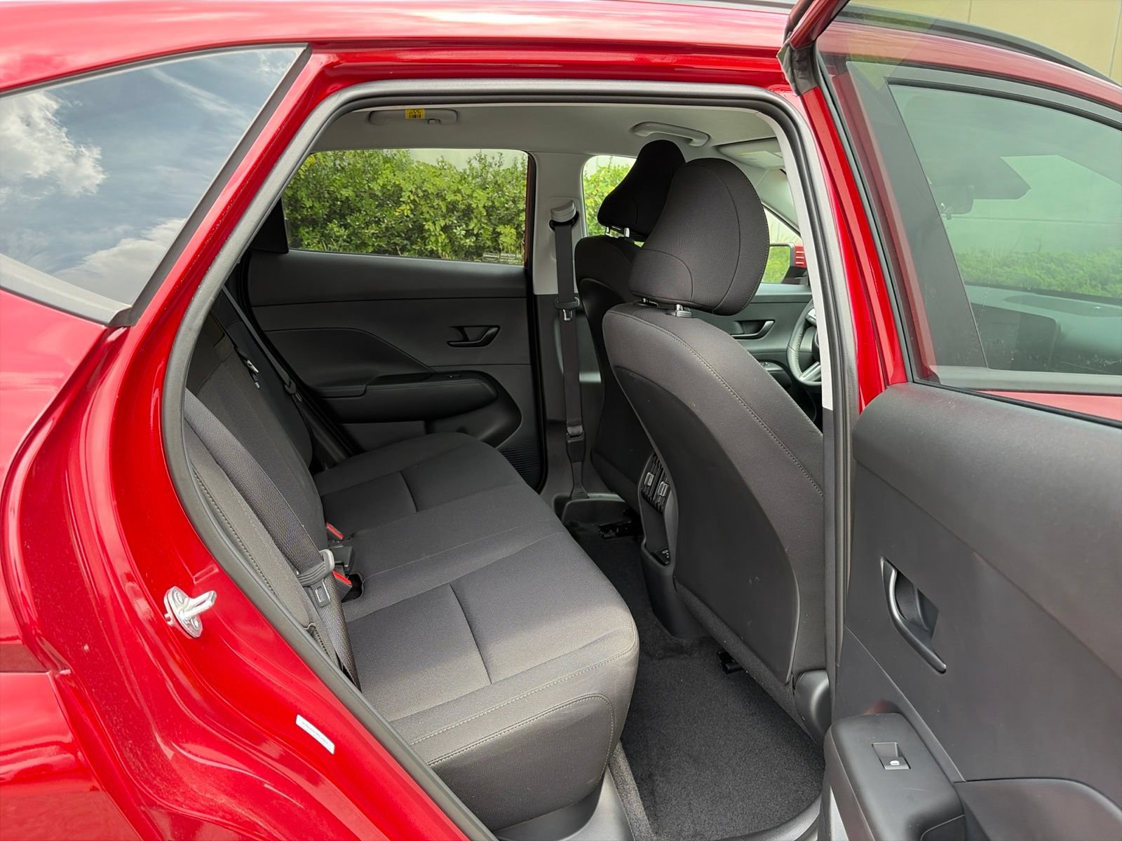 Used 2025 Hyundai Kona SEL FWD image 12