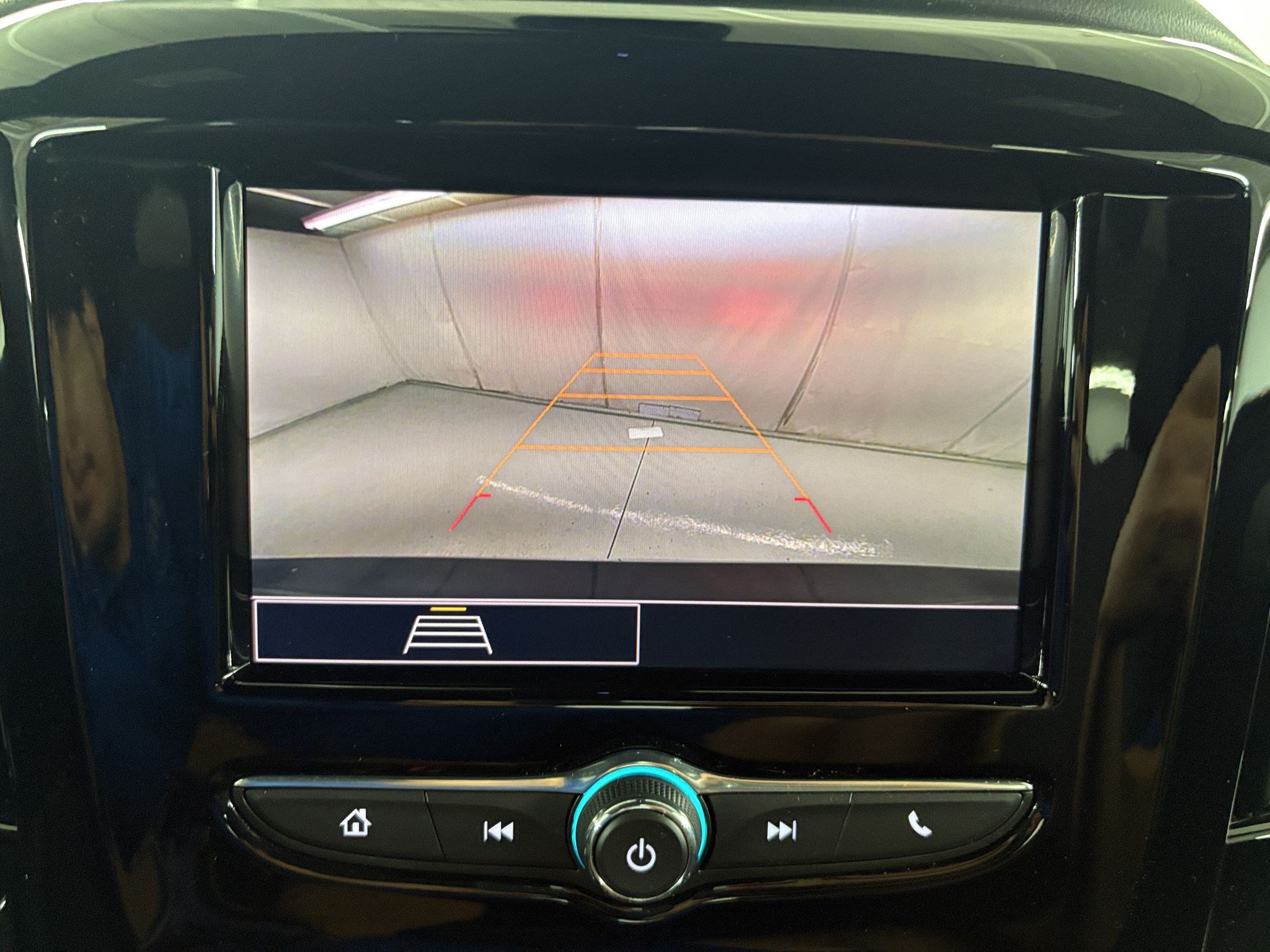 Used 2023 Chevrolet Traverse LT w/ LPO, Cargo Package FWD image 19