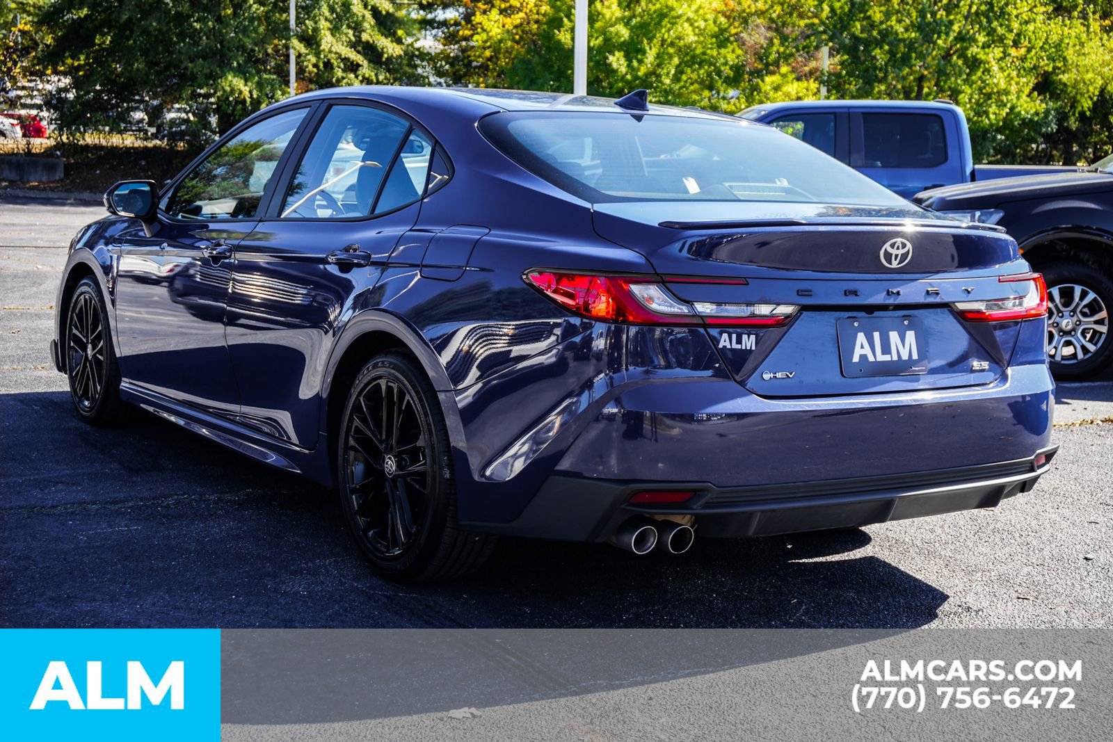 Used 2025 Toyota Camry SE image 8