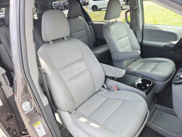 Used 2017 Toyota Sienna XLE FWD image 21