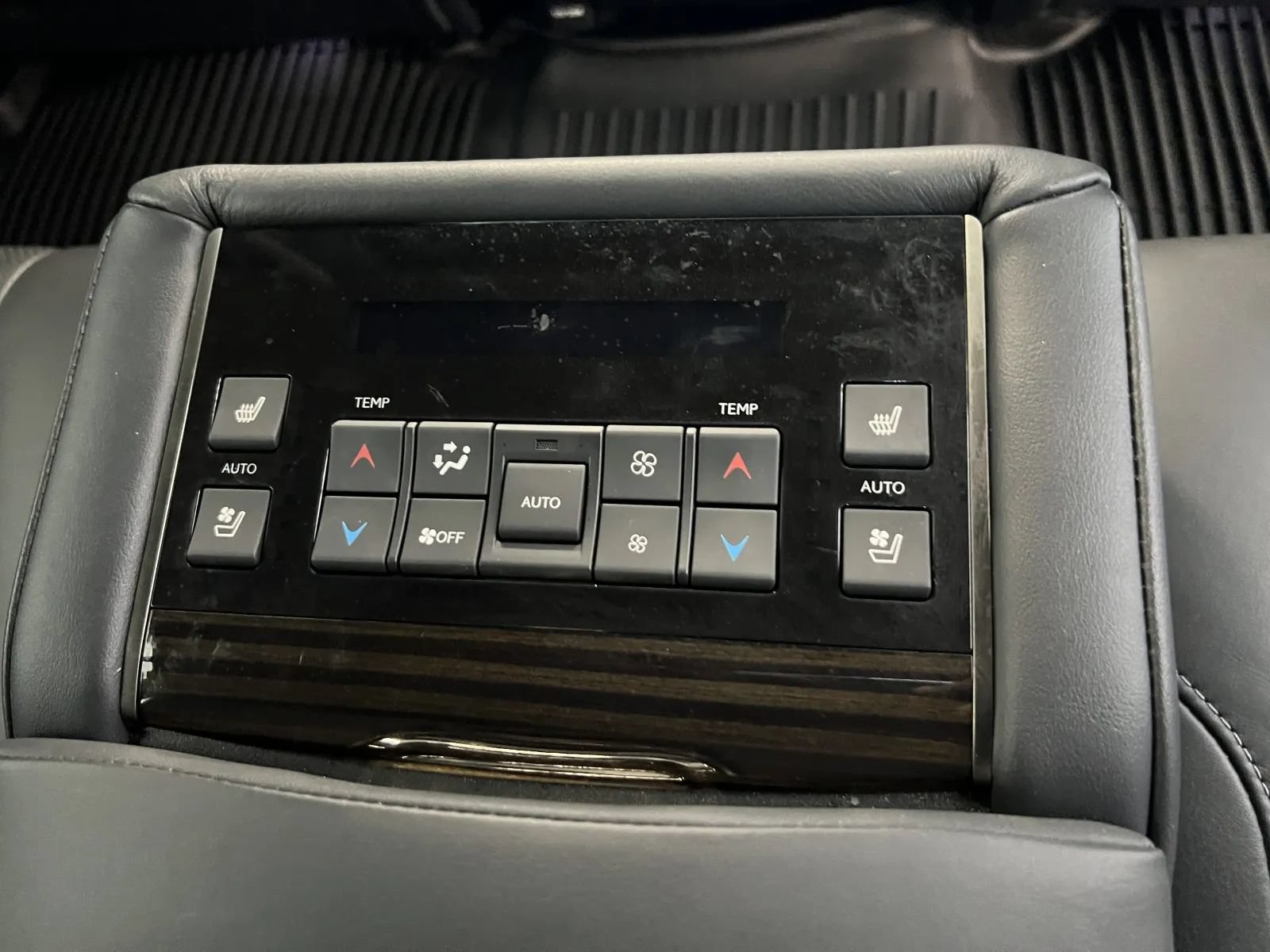 Used 2021 Lexus LX 570 4WD w/ Sport Package image 33