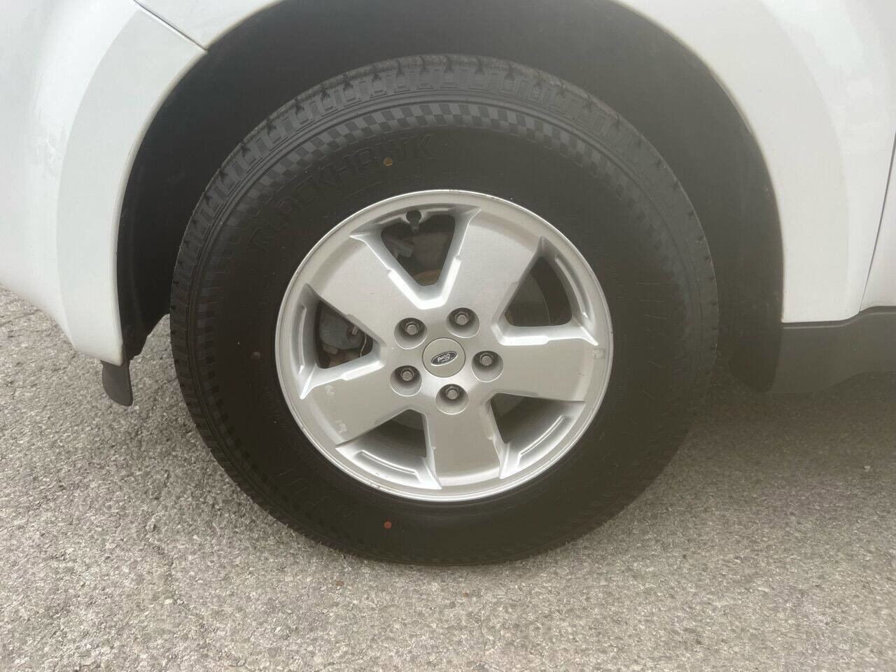 Used 2011 Ford Escape XLT image 11