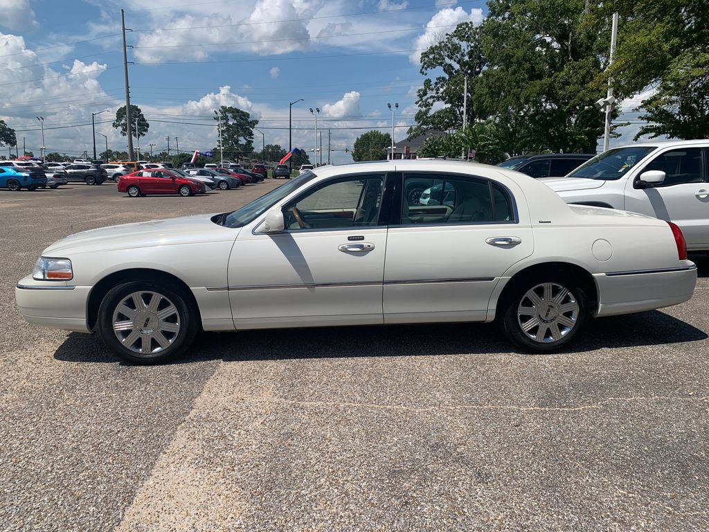 Used 2004 Lincoln Town Car Ultimate RWD image 5