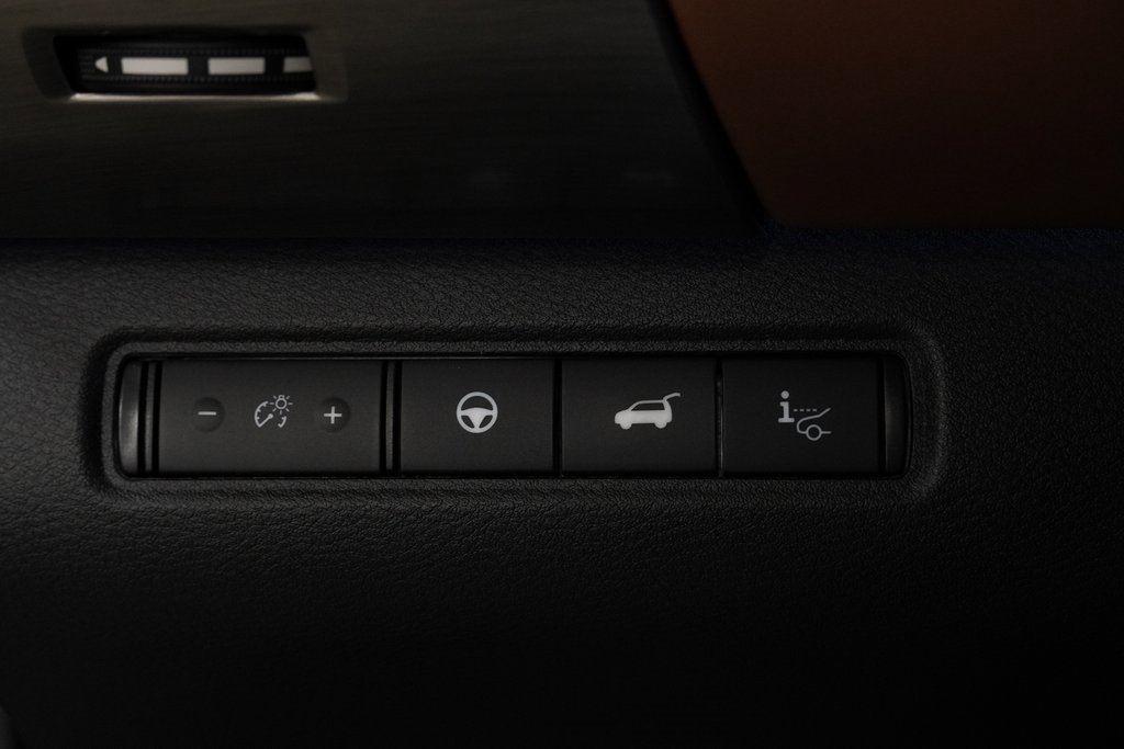 Used 2024 Nissan Pathfinder Platinum w/ Cargo Package image 45