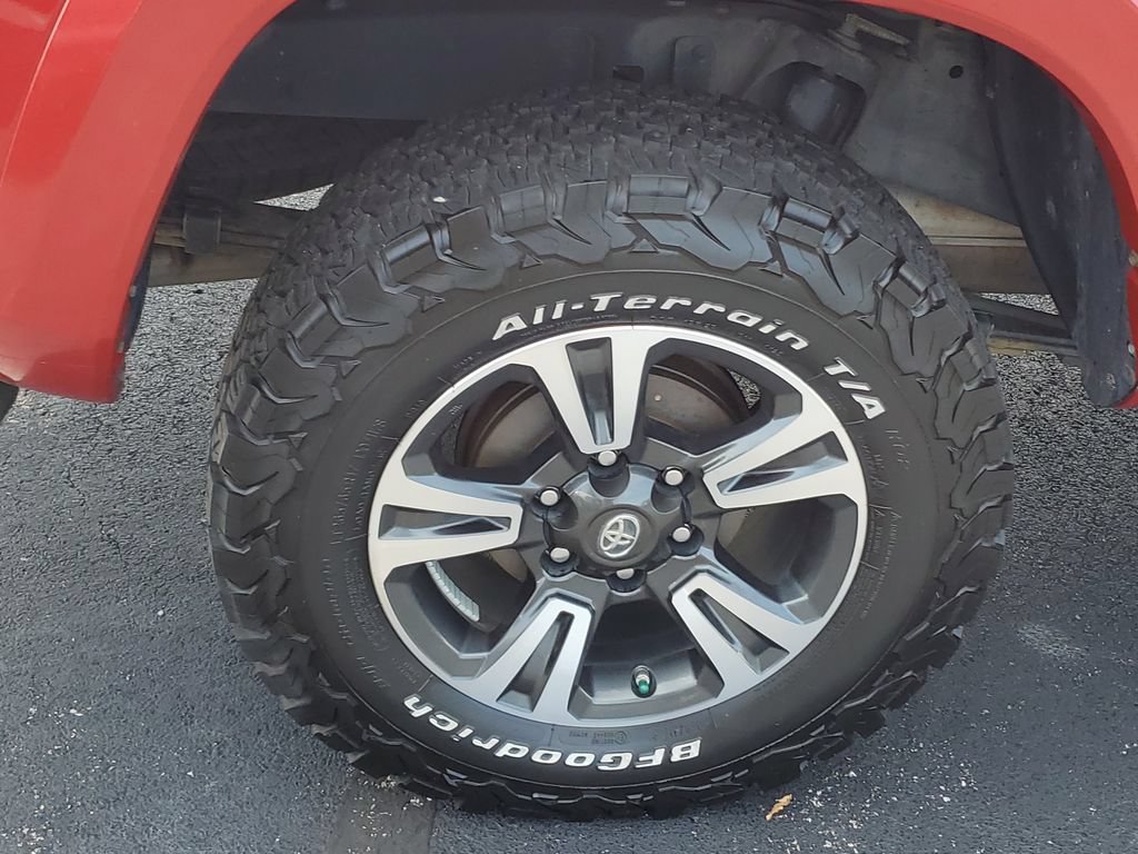 Used 2018 Toyota Tacoma TRD Sport AWD/4WD image 6