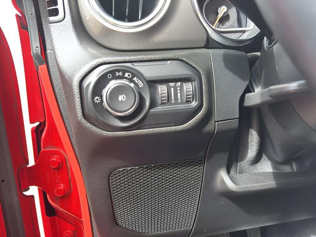 Used 2021 Jeep Wrangler Unlimited Sahara AWD/4WD image 26